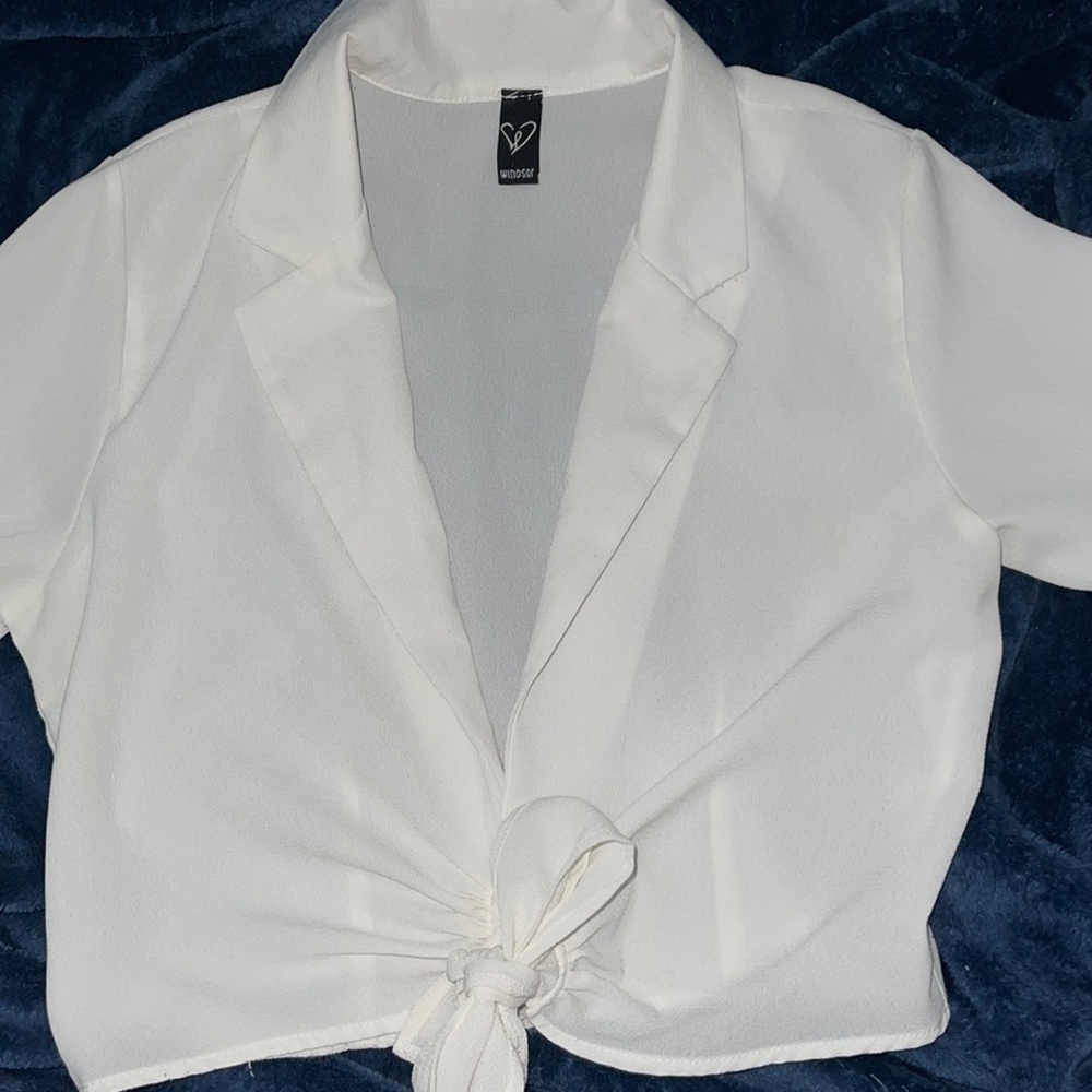 Women’s white crop top. Size M